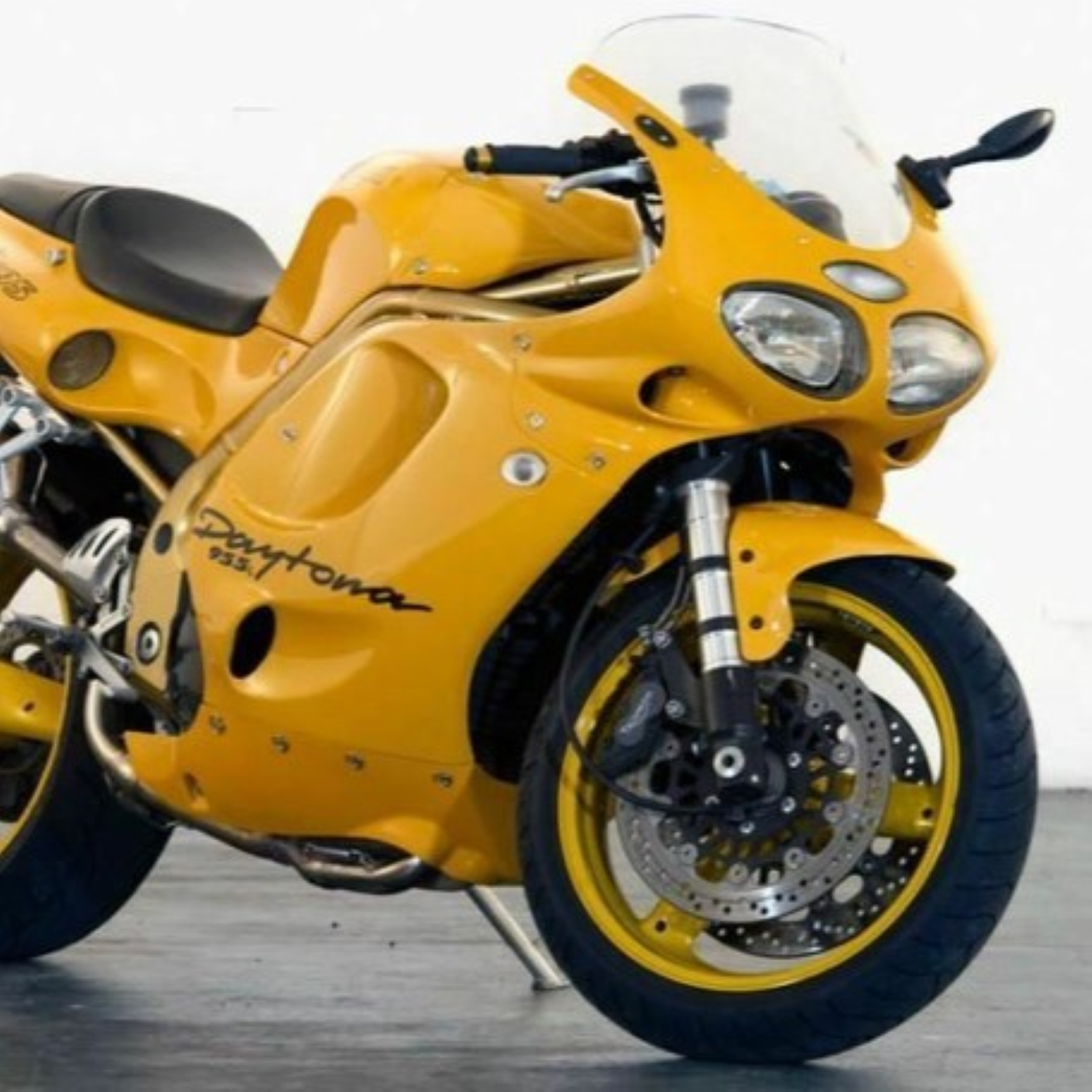 Triumph Lightning Yellow (code FC) Paint Product